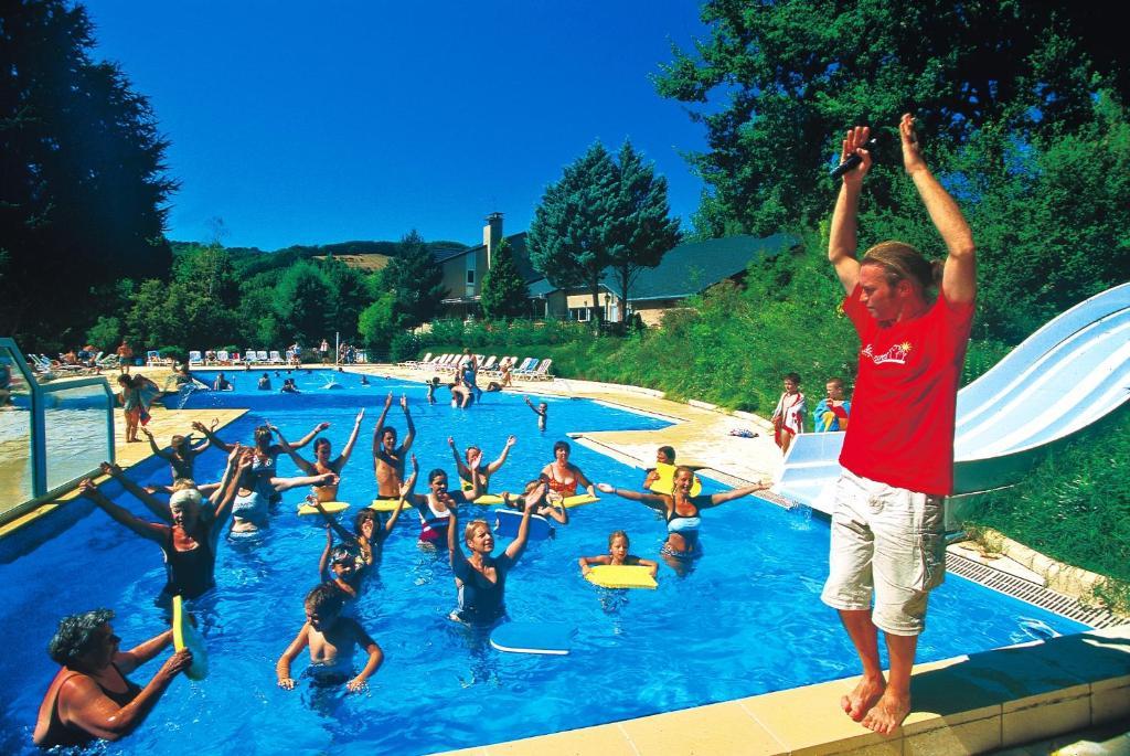 Marmotel Village Saint-Geniez-dʼOlt Exterior foto