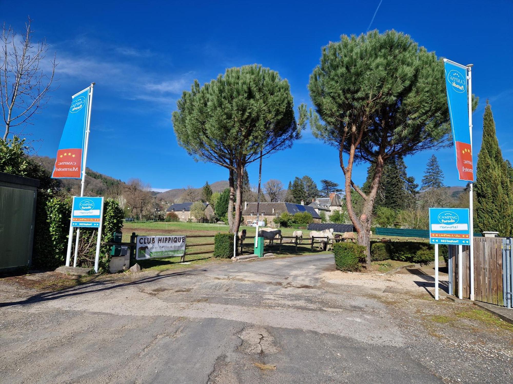 Marmotel Village Saint-Geniez-dʼOlt Exterior foto