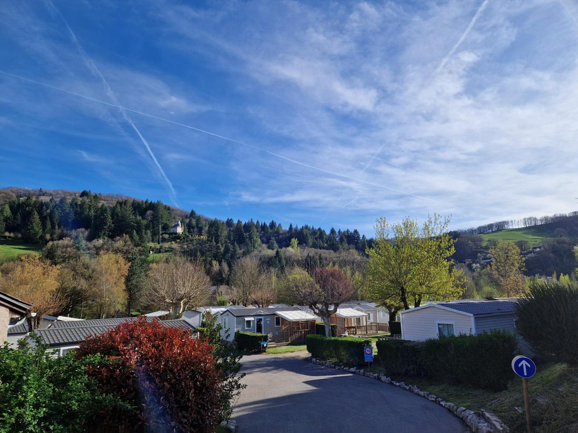 Marmotel Village Saint-Geniez-dʼOlt Exterior foto