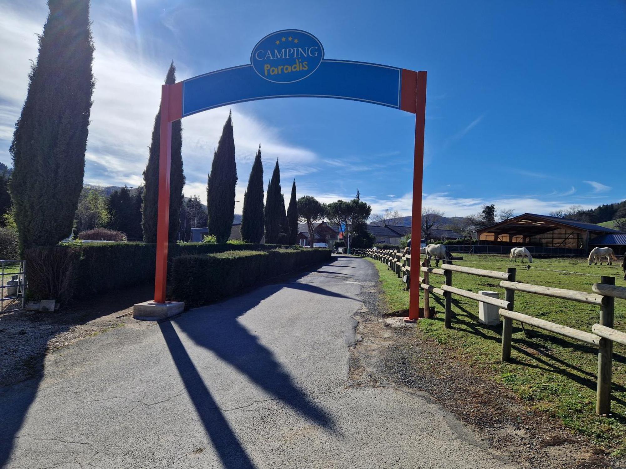Marmotel Village Saint-Geniez-dʼOlt Exterior foto