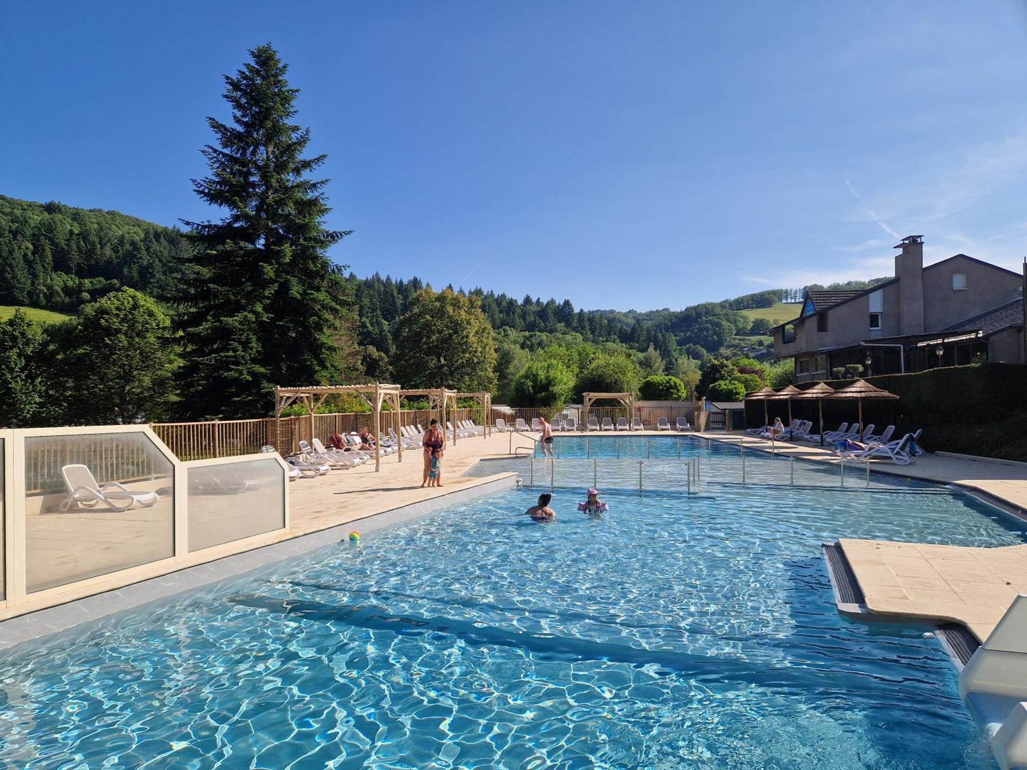 Marmotel Village Saint-Geniez-dʼOlt Exterior foto