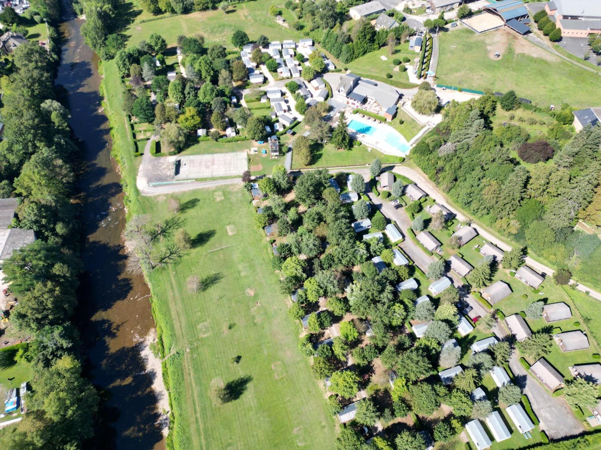 Marmotel Village Saint-Geniez-dʼOlt Exterior foto