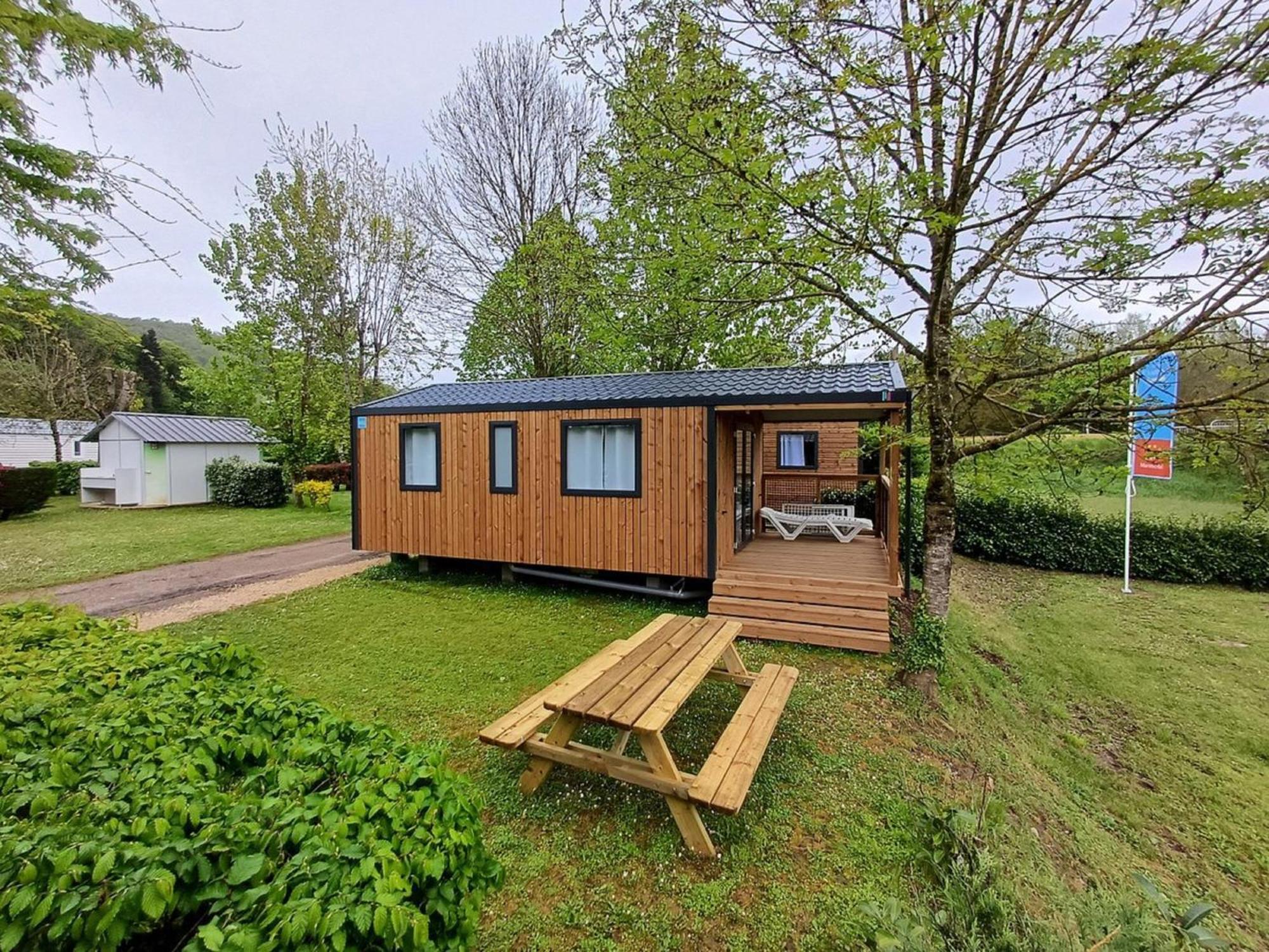 Marmotel Village Saint-Geniez-dʼOlt Exterior foto